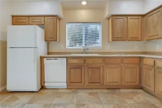 Photo #4: 2268563 Listing