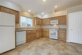 Photo #6: 2268563 Listing