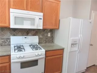 Photo #2: 2268649 Listing