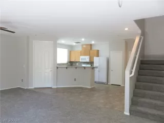 Photo #4: 2268649 Listing