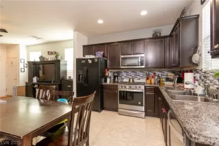 Photo #5: 2268652 Listing