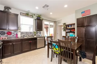 Photo #6: 2268652 Listing