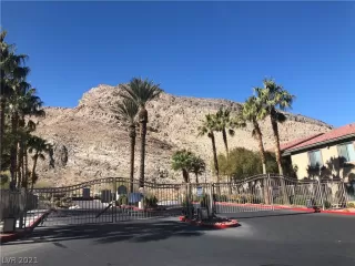 Photo #3: 2268734 Listing