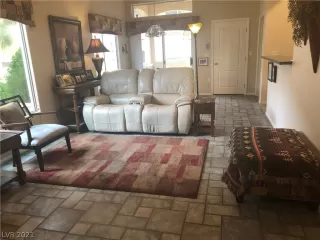 Photo #5: 2268734 Listing