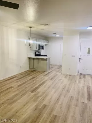 Photo #5: 2268754 Listing