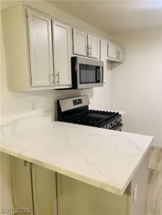 Photo #6: 2268754 Listing