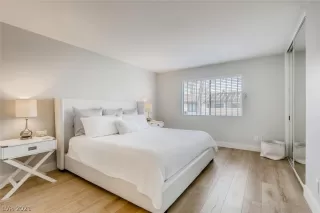 Photo #4: 2268774 Listing