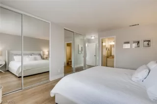 Photo #5: 2268774 Listing