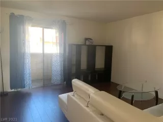 Photo #4: 2268790 Listing