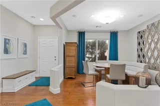 Photo #4: 2268828 Listing