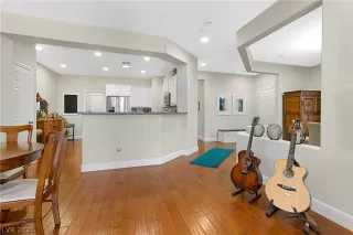 Photo #6: 2268828 Listing