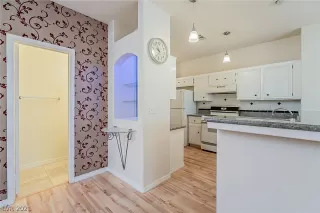 Photo #3: 2268838 Listing