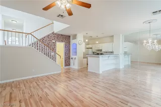 Photo #5: 2268838 Listing