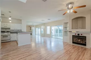 Photo #6: 2268838 Listing