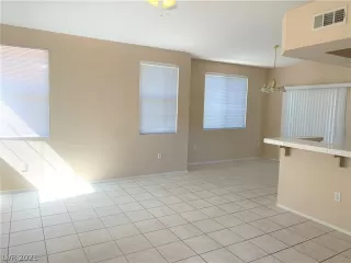 Photo #5: 2268926 Listing 