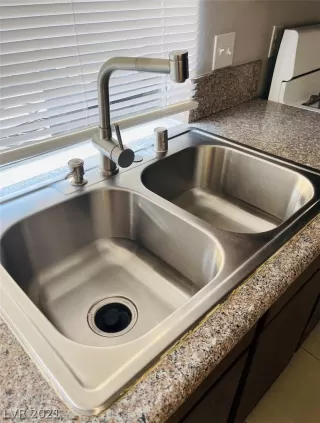 Photo #6: 2268934 Listing 