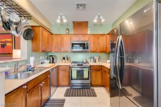 Photo #5: 2268969 Listing