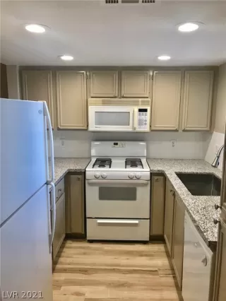 Photo #1: 2268998 Listing