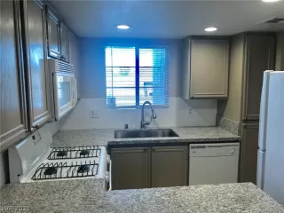 Photo #3: 2268998 Listing