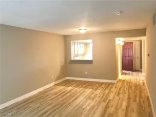 Photo #6: 2268998 Listing