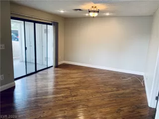 Photo #4: 2269036 Listing