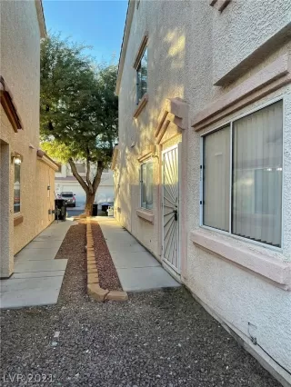Photo #3: 2269236 Listing