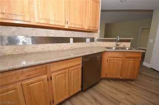 Photo #5: 2269357 Listing 