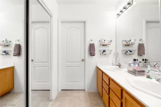 Photo #5: 2269362 Listing