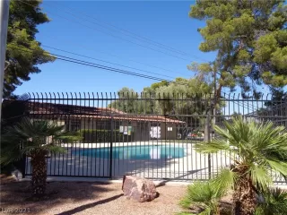 Photo #5: 2269421 Listing