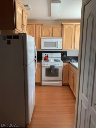 Photo #5: 2269422 Listing 