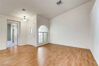 Photo #5: 2269510 Listing