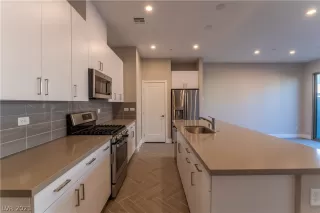 Photo #6: 2269573 Listing