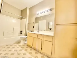 Photo #5: 2269642 Listing