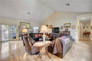 Photo #4: 2269673 Listing