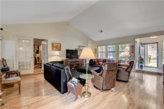 Photo #6: 2269673 Listing