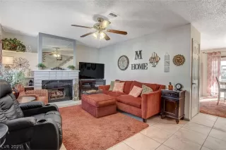 Photo #4: 2269679 Listing