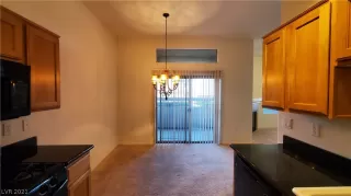 Photo #5: 2269703 Listing