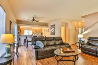 Photo #4: 2269888 Listing