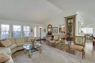 Photo #4: 2269889 Listing