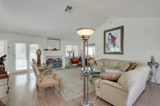 Photo #6: 2269889 Listing