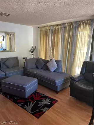 Photo #5: 2269936 Listing