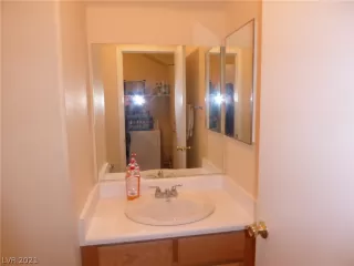 Photo #5: 2270046 Listing 