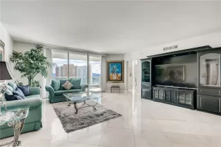 Photo #3: 2270132 Listing