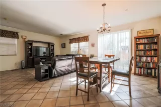 Photo #5: 2270157 Listing