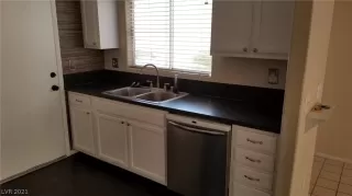 Photo #5: 2270187 Listing