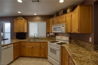 Photo #5: 2270226 Listing