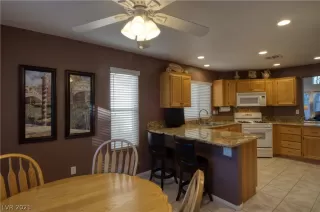 Photo #6: 2270226 Listing