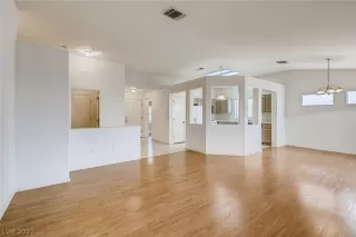 Photo #4: 2270285 Listing