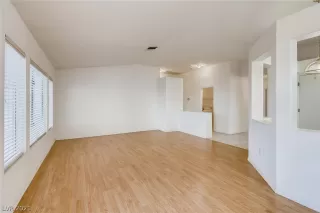 Photo #5: 2270285 Listing