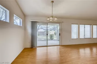 Photo #6: 2270285 Listing